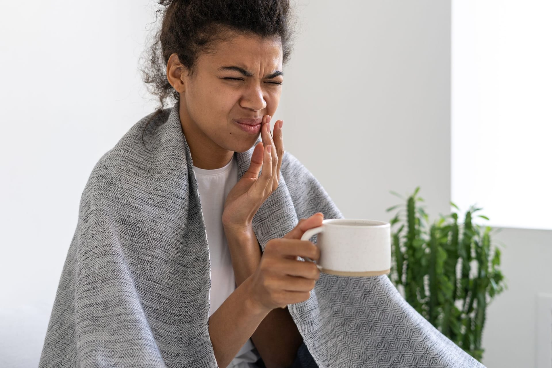 Häufig verläuft eine Sinusitis, die durch Entzündungen im Kiefer entsteht, milder.