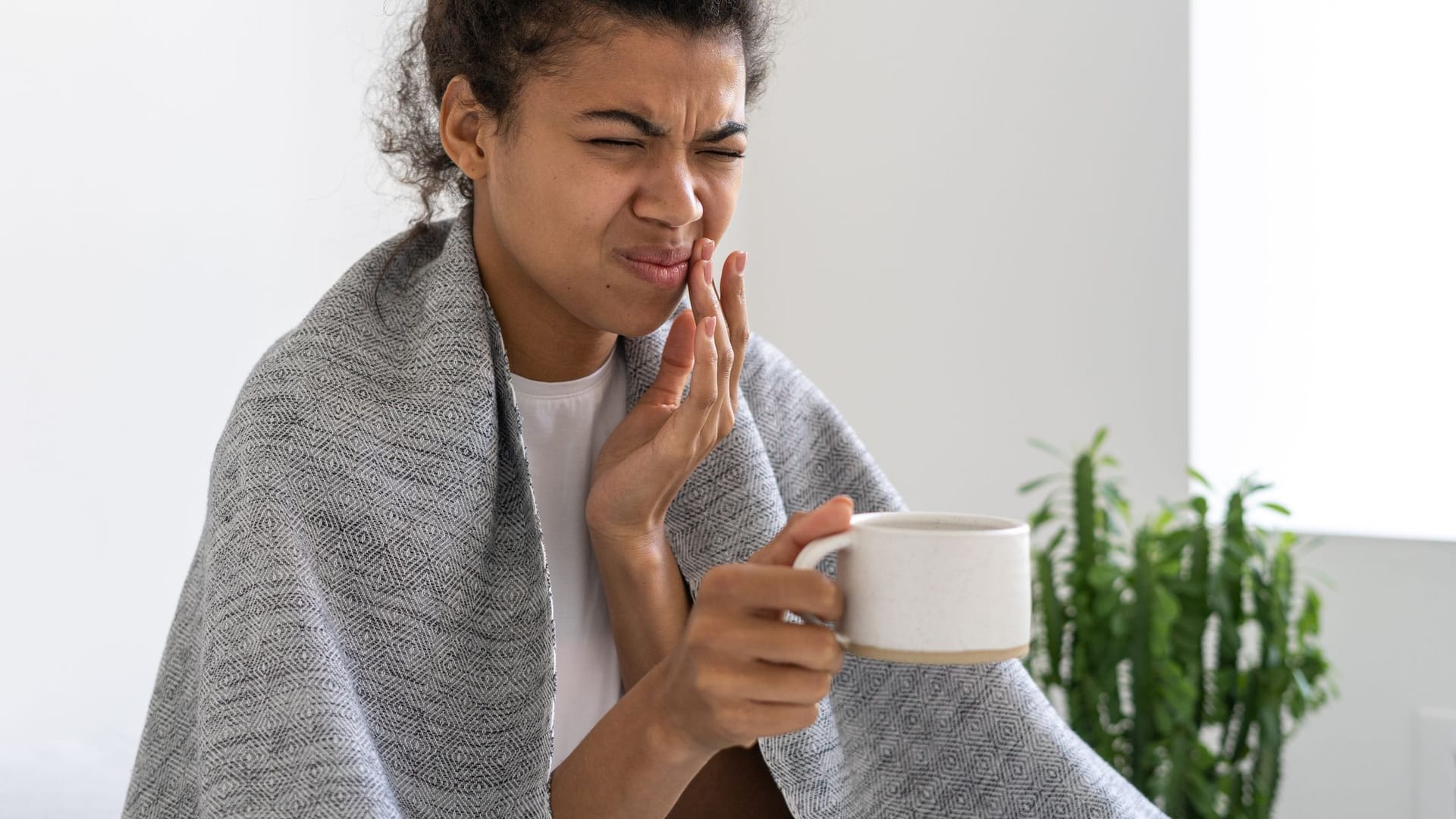 Häufig verläuft eine Sinusitis, die durch Entzündungen im Kiefer entsteht, milder.