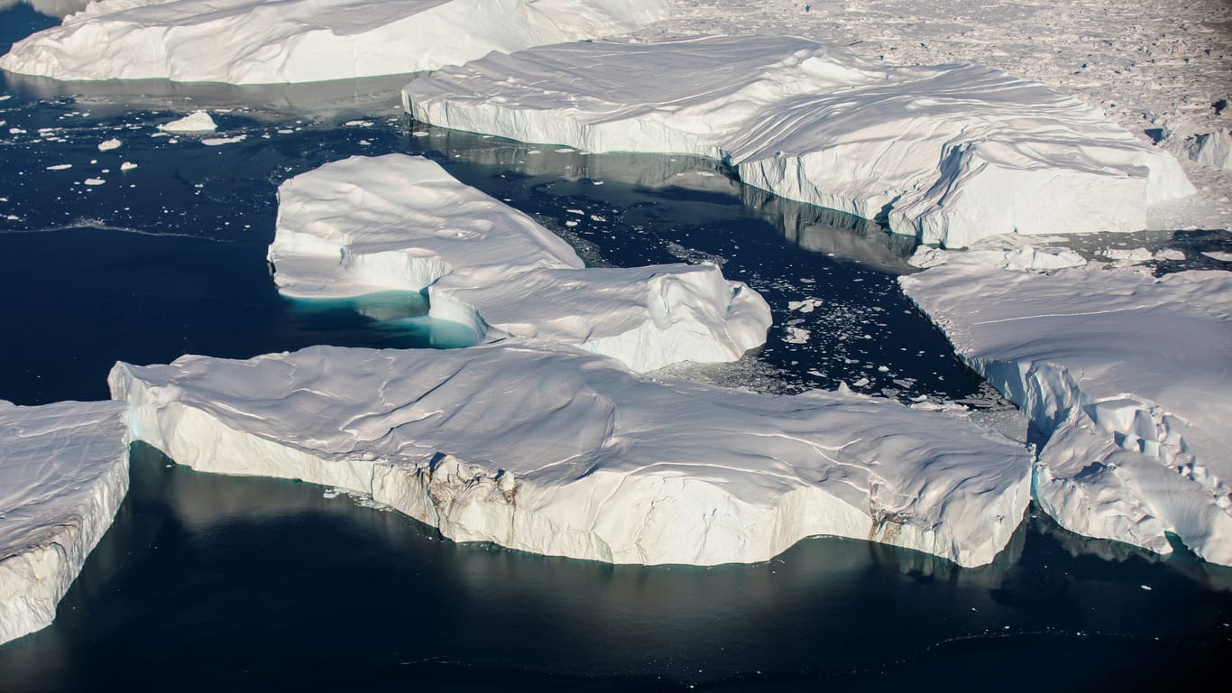 Eisschollen in Grönland: Forscher geben einer neuen Studie eine düstere Prognose.