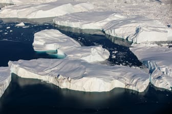 Eisschollen in Grönland: Forscher geben einer neuen Studie eine düstere Prognose.