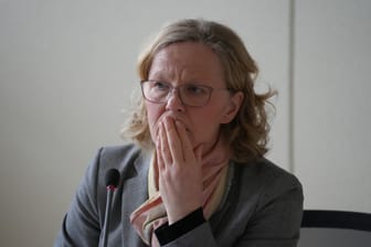 Regina Kraushaar, Präsidentin der Landesdirektion Sachsen, kündigte an, alle sicherheitstechnischen Anlagen und Prozesse zu überprüfen.