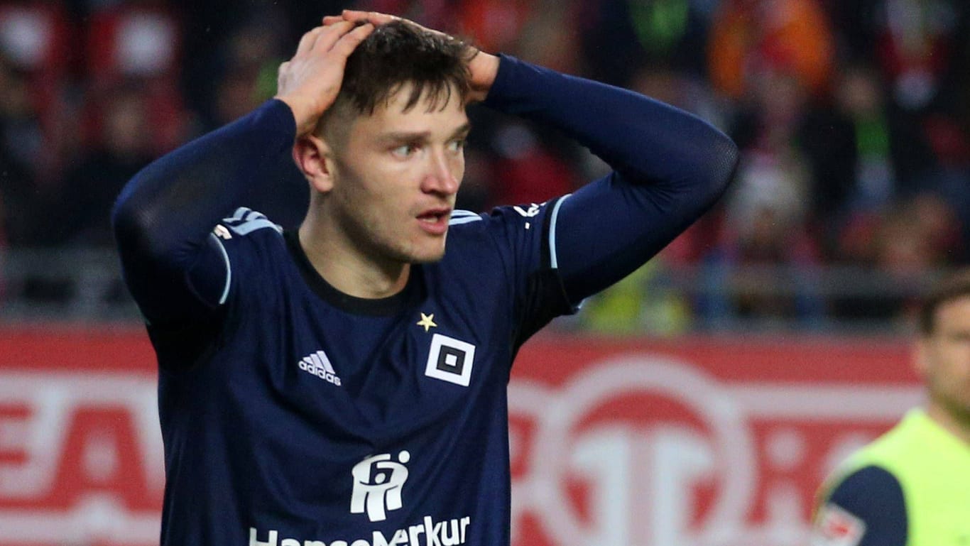 Noah Katterbach enttäuscht: Sein HSV verlor in Kaiserslautern.