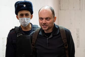 Wladimir Kara-Mursa: Der russische Oppositionelle wurde zu einer Haftstrafe von 25 Jahren verurteilt.