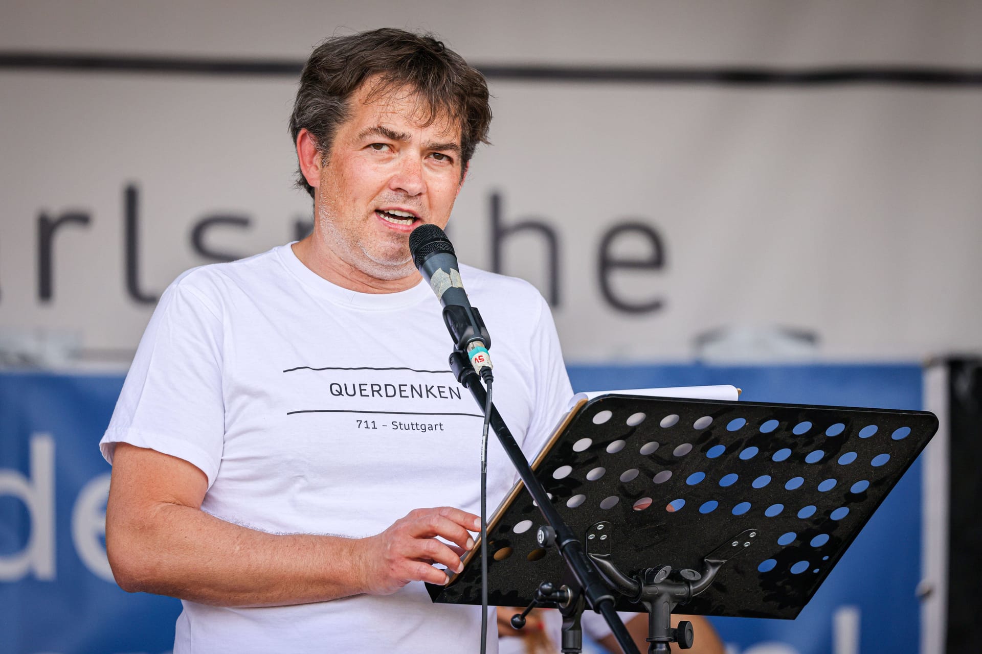 "Querdenken"-Gründer Michael Ballweg ist zurück aus Untersuchungshaft (Archivbild): Jetzt plant er eine Großdemonstration vor dem Gefängnis, in dem er eingesperrt war.