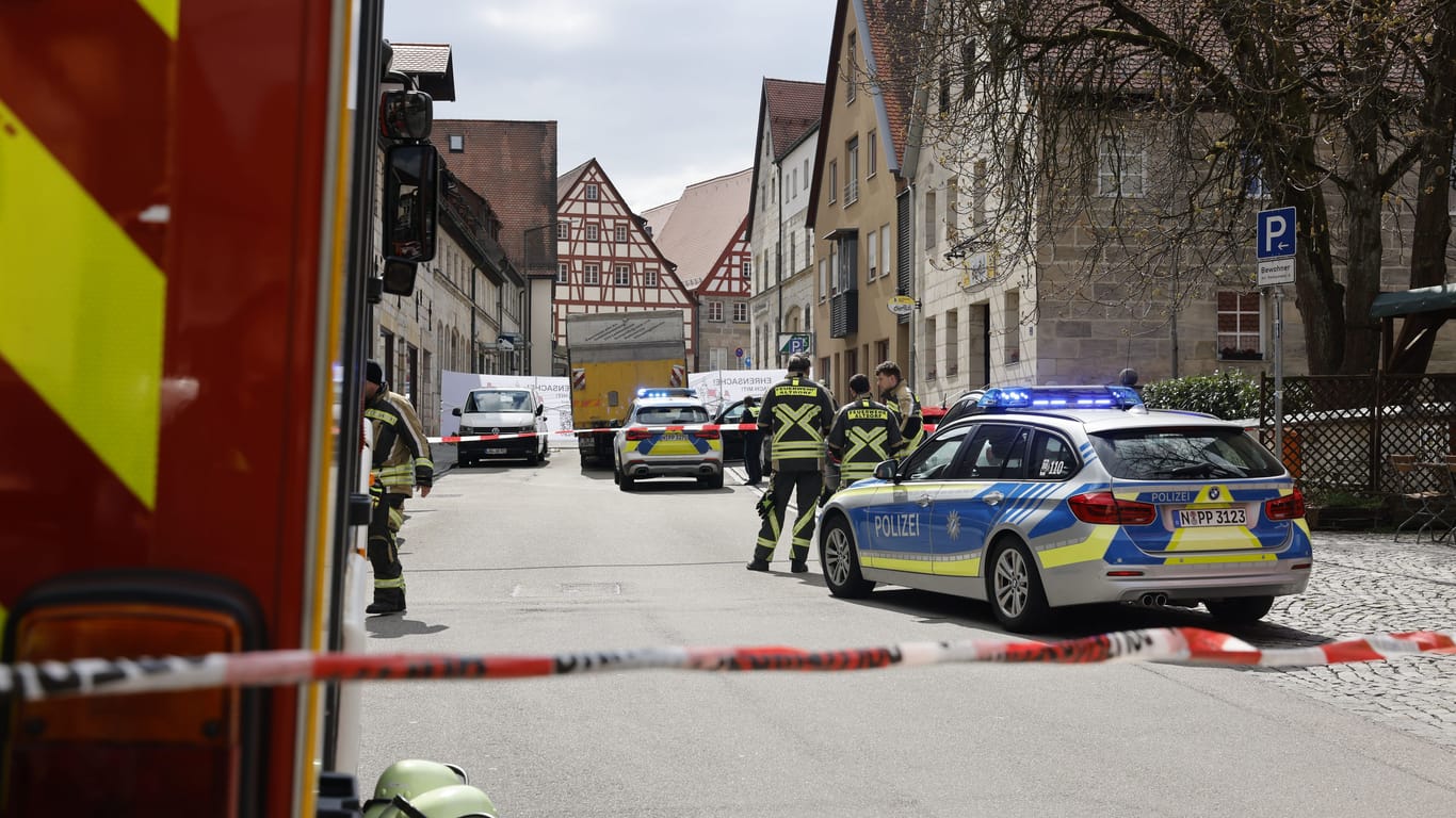 In Altdorf im Landkreis Nürnberger Land ist am Dienstag eine Seniorin überfahren worden.