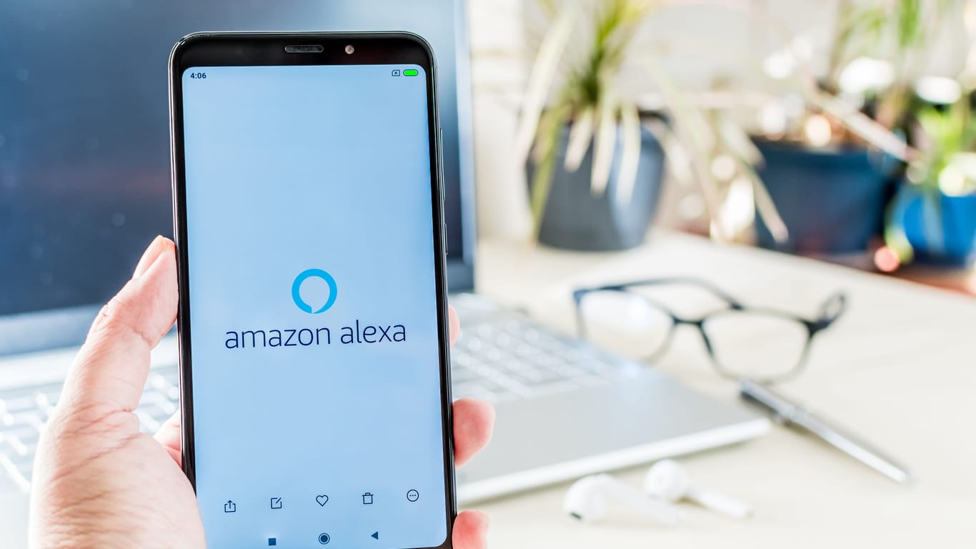 Sie können Ihre Alexa über Ihr Handy oder PC mit Ihrem WLAN verbinden.