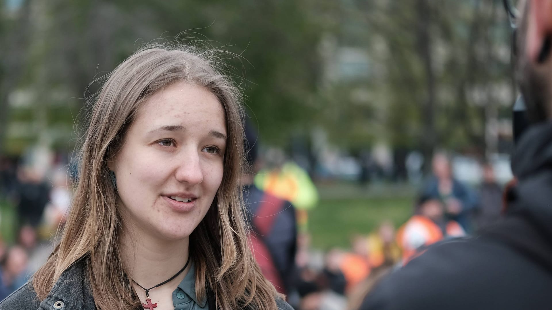 Carla Rochel bei einem Interview: Die Klimaaktivistin fordert Beschränkungen für Reiche.