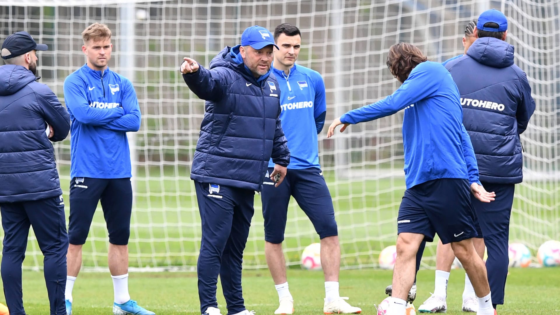 Pal Dardai: Der Hertha-Trainer griff im Training durch.