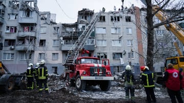 A building in Sloviansk: Nine people died in a rocket hit in the eastern Ukrainian city.