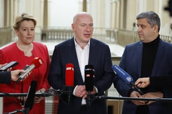 Von links: Franziska Giffey (SPD), Kai Wegner (CDU) und Raed Saleh (SPD.