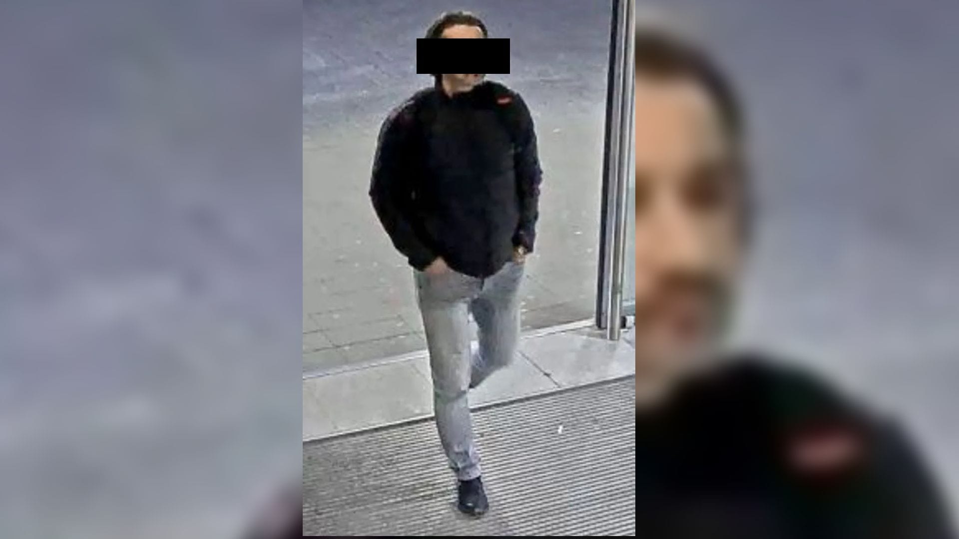 Der 49-Jährige schlenderte in den Flughafen, bevor er den Tresor ausraubte. Der 49-Jährige schlenderte in den Flughafen, bevor er den Tresor ausraubte.