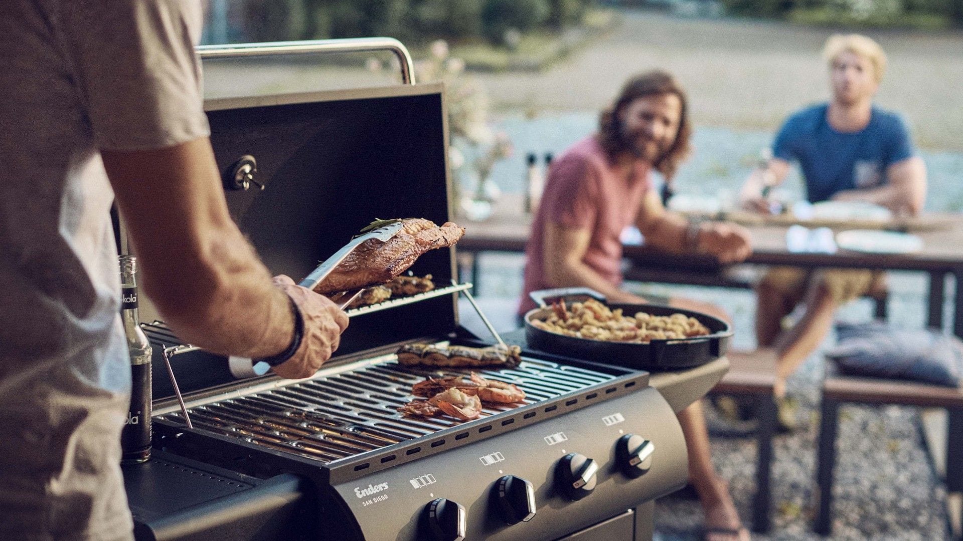 Der Gasgrill von Enders ist für 199 Euro im Aldi-Angebot.