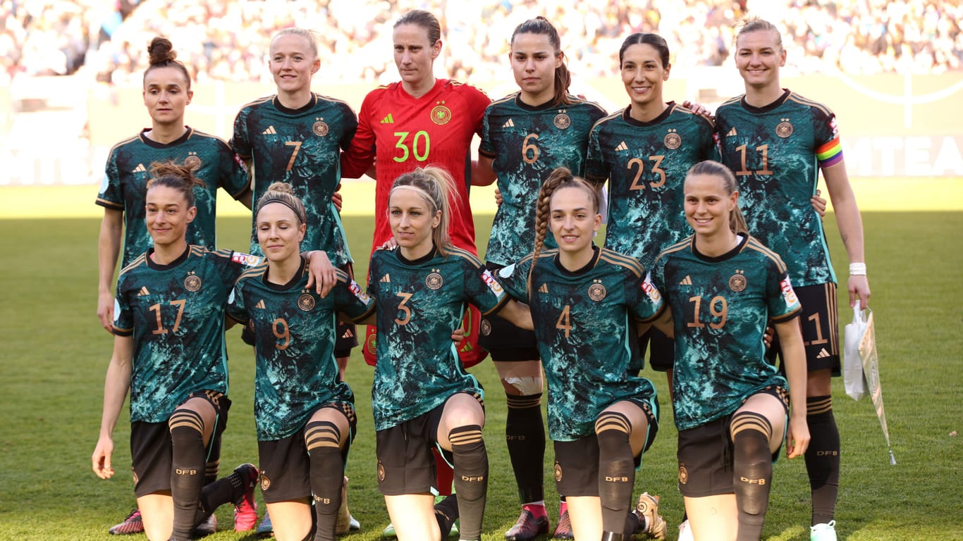 Die Frauen-Nationalmannschaft im April 2023 vor dem Freundschaftsspiel gegen Brasilien. Den WM-Titel konnten die DFB-Frauen 2003 und 2007 zuletzt gewinnen.