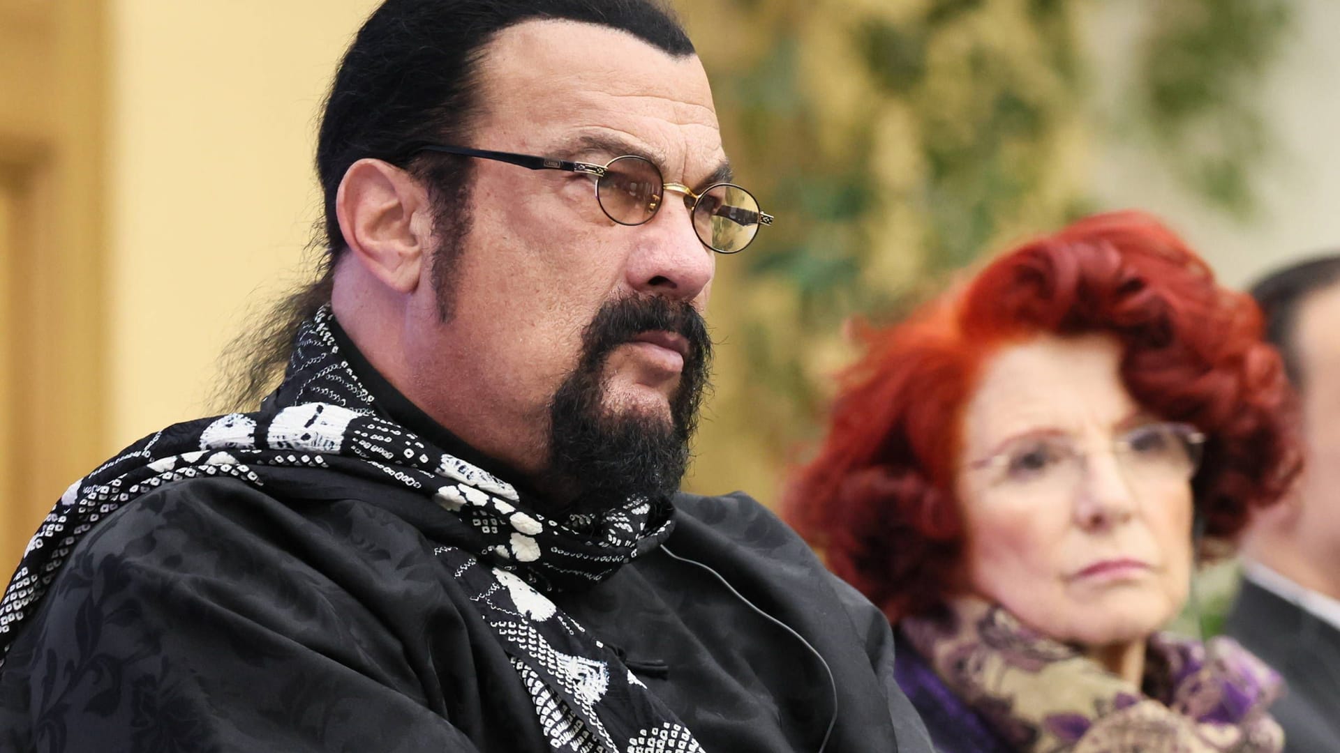 Auf dem Podium: Prinzessin Vittoria Aliata neben Stevan Seagal, Ex-Hollywood-Star und russischer "Sonderbeauftragter für die humanitären Beziehungen mit den USA".