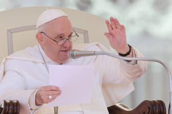 Papst Franziskus: Das Kirchenoberhaupt hat die Entscheidung getroffen, Frauen und Laien eine Stimme zu geben.