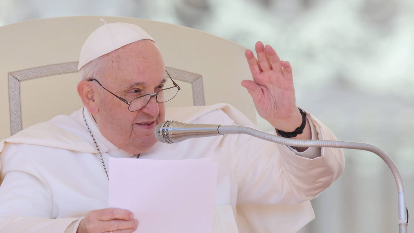 Papst Franziskus: Das Kirchenoberhaupt hat die Entscheidung getroffen, Frauen und Laien eine Stimme zu geben.