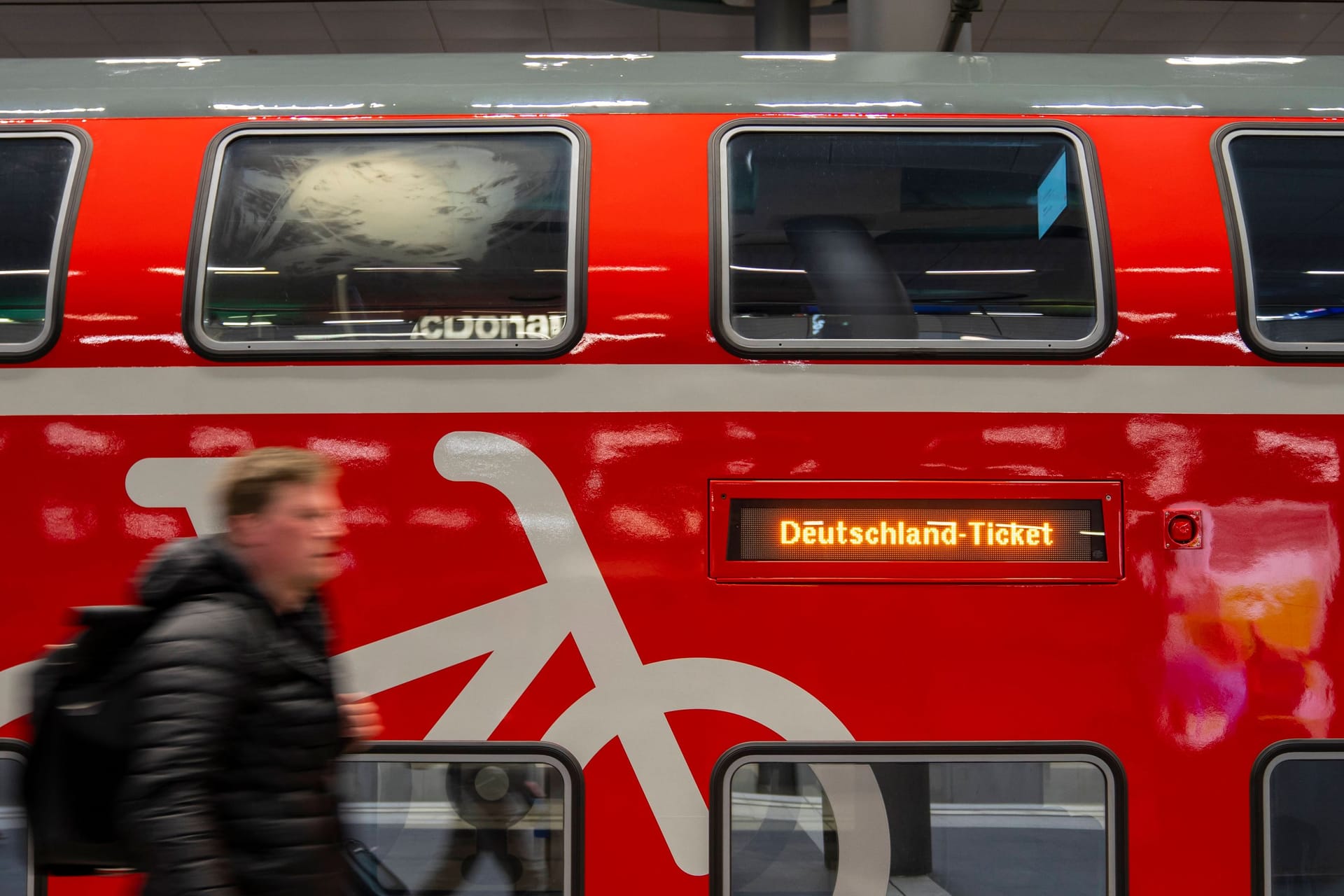 Ab dem 1. Mai 2023 kann man mit dem Deutschlandticket den gesamten Regional- und Nahverkehr im Land nutzen.