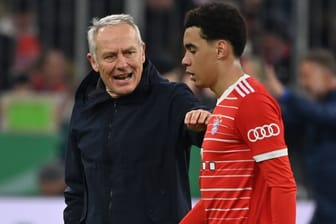 Christian Streich spricht Jamal Musiala an, doch der reagiert nicht: Die Szene sorgte bei Fans fΓΌr mΓ€chtig Wirbel. Christian Streich spricht Jamal Musiala an, doch der reagiert nicht: Die Szene sorgte bei Fans fΓΌr mΓ€chtig Wirbel.