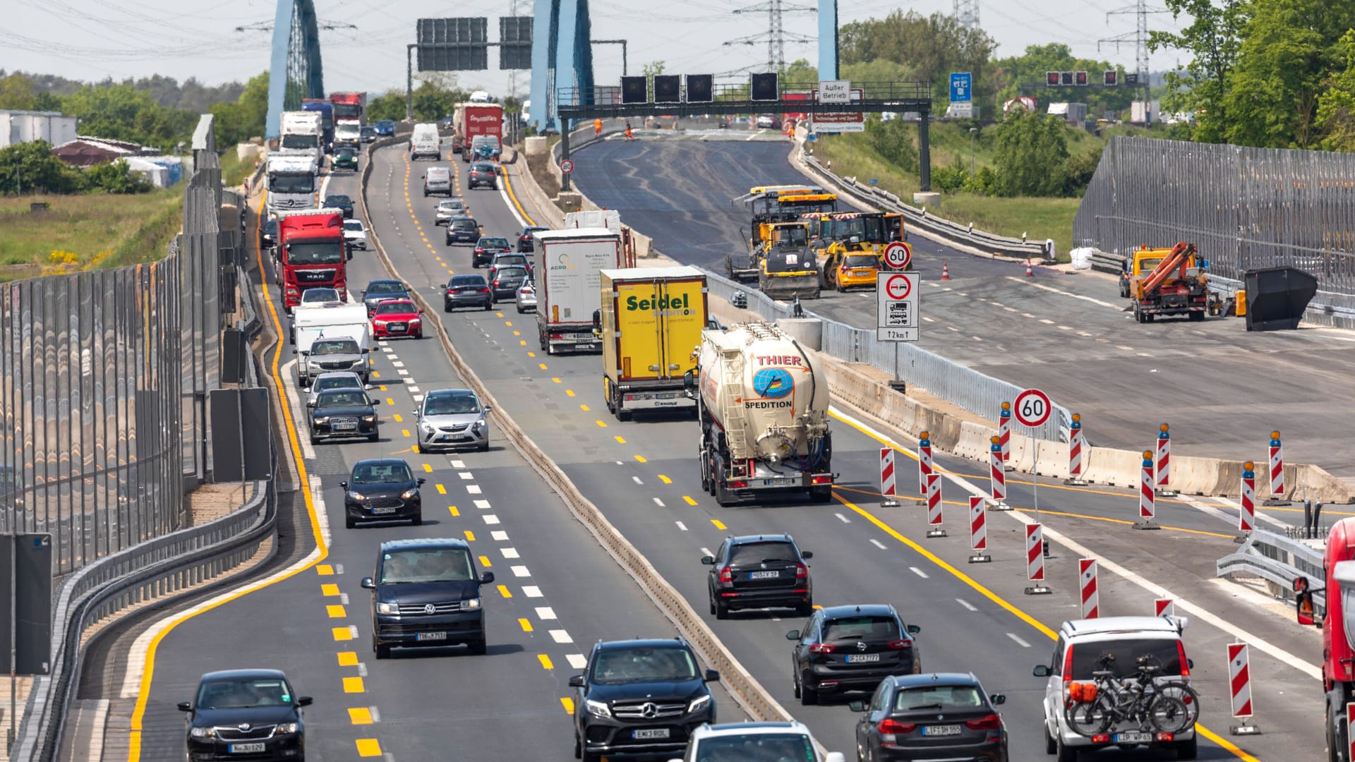 Eine Baustelle auf der A3 in zwischen Würzburg und Nürnberg (Symbolbild): Wegen akuten Baumaßnahmen ist in der Nacht von Mittwoch auf Donnerstag ein Teil des Kreuzes Nürnberg-Ost gesperrt.