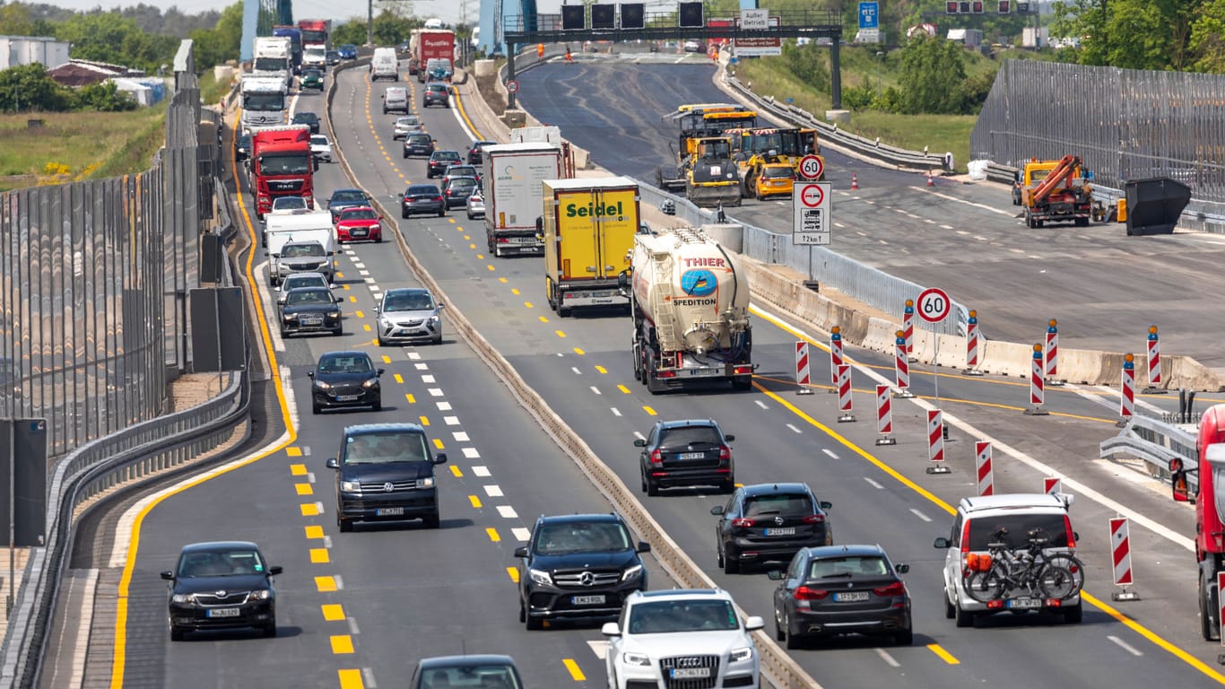 Eine Baustelle auf der A3 in zwischen Würzburg und Nürnberg (Symbolbild): Wegen akuten Baumaßnahmen ist in der Nacht von Mittwoch auf Donnerstag ein Teil des Kreuzes Nürnberg-Ost gesperrt.