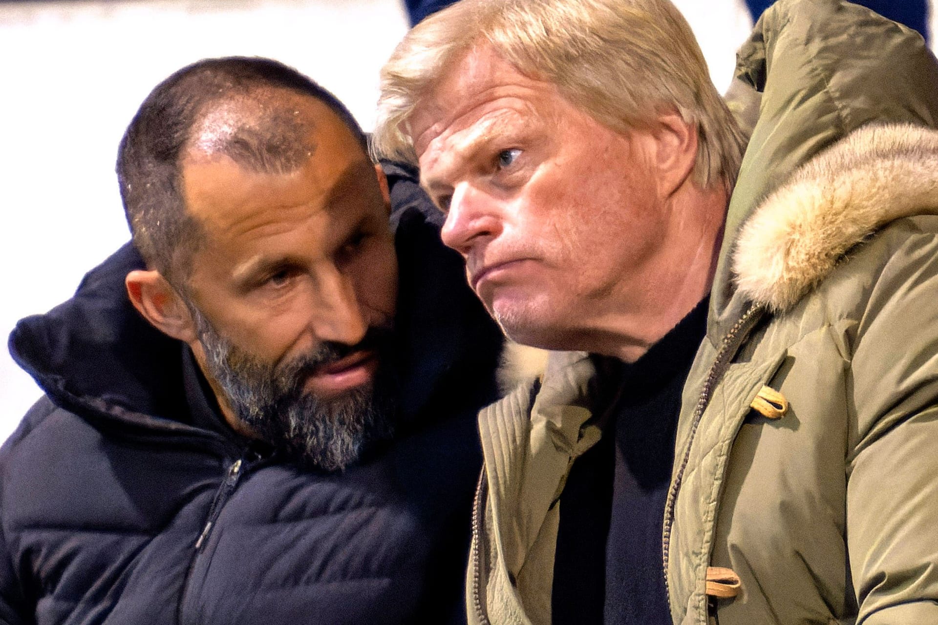 Oliver Kahn und Hasan Salihamidzic (l.): Die Bayern-Bosse hatten in den vergangenen Monaten mit viel Unruhe zu kämpfen.