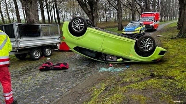 Unfall In Hildesheim: Auto überschlägt Sich Auf Verkehrsübungsplatz