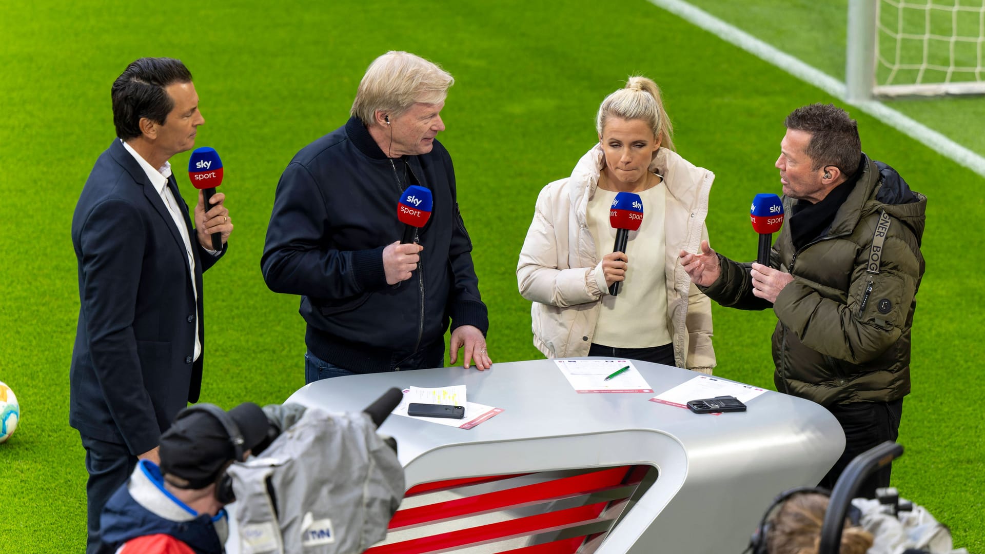 Ziemlich schlechteste Freunde: Oliver Kahn (2.v.l) und Lothar Matthäus (r.)