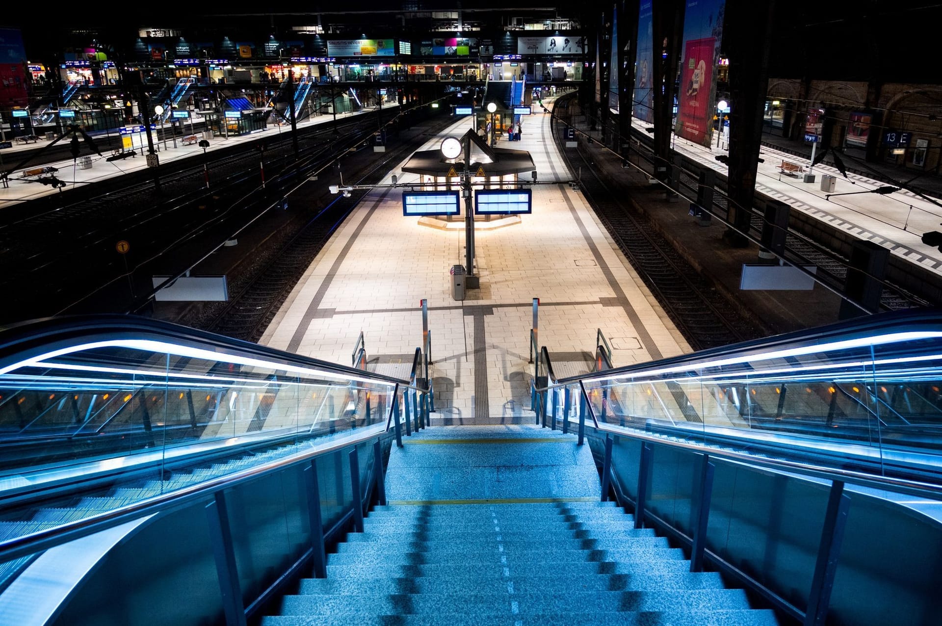 Die Bahnsteige im Hauptbahnhof sind fast menschenleer: Der Streik der Eisenbahn- und Verkehrsgewerkschaft (EVG) hat für massive Ausfälle gesorgt.