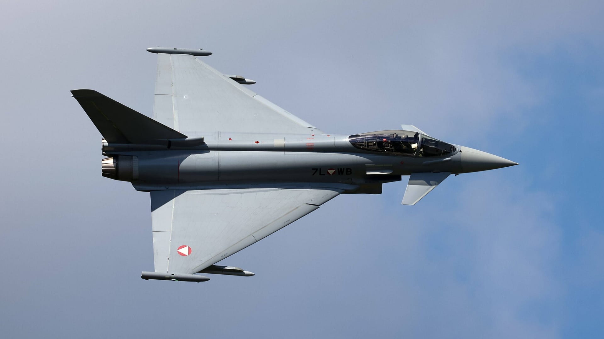 Österreichischer Eurofighter (Archivbild): Als bei München der Kontakt zur Boeing abriss, stiegen im Nachbarland die Kampfjets auf. Österreichischer Eurofighter (Archivbild): Als bei München der Kontakt zur Boeing abriss, stiegen im Nachbarland die Kampfjets auf.