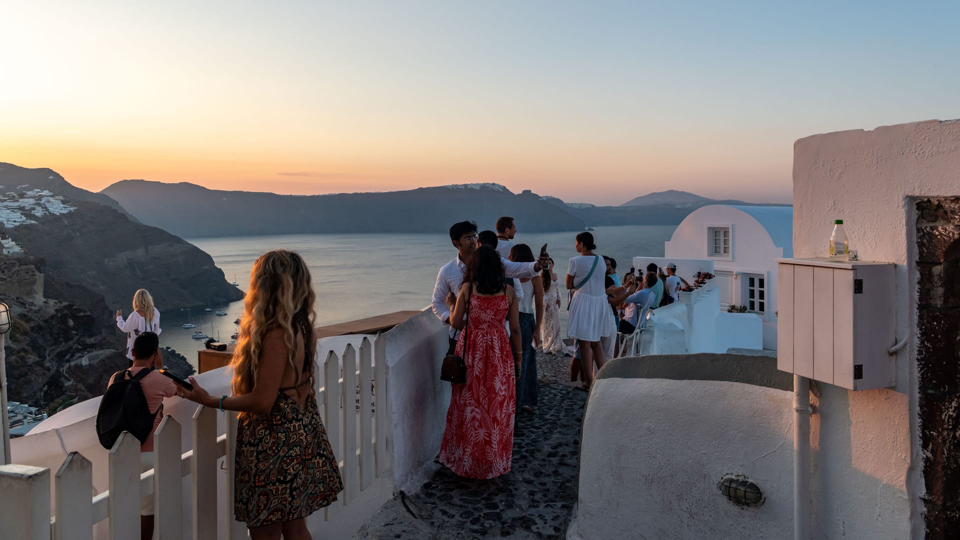 Santorin: Die Caldera ist ein beliebtes Fotomotiv. Deswegen wurde die Anzahl der Besucher dort beschränkt.