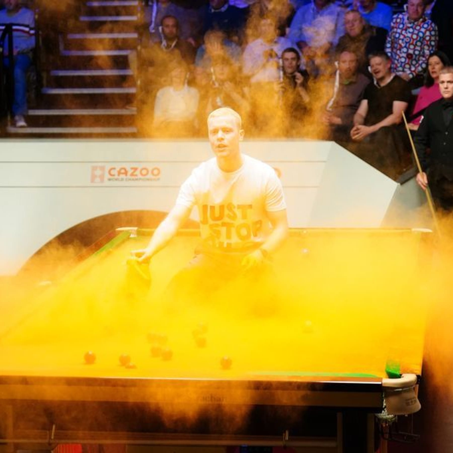 Klimaprotest bei Snooker-WM: Farb-Attacke von Aktivisten
