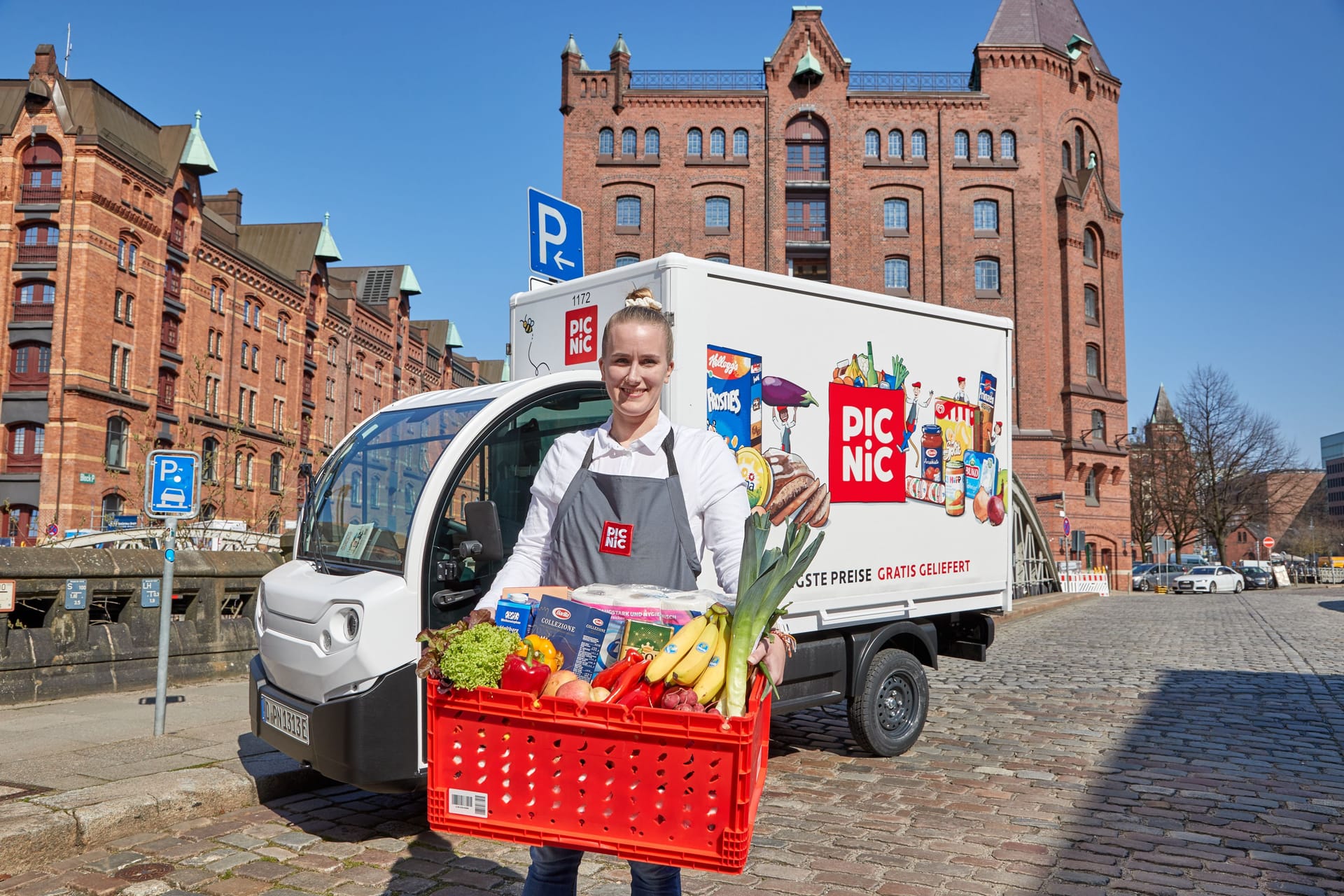 Picnic-Fahrerin Jamie Lee Schaare beim Testbetrieb in Hamburg: Der neue Lieferdienst startet an diesem Dienstag in der Hansestadt.