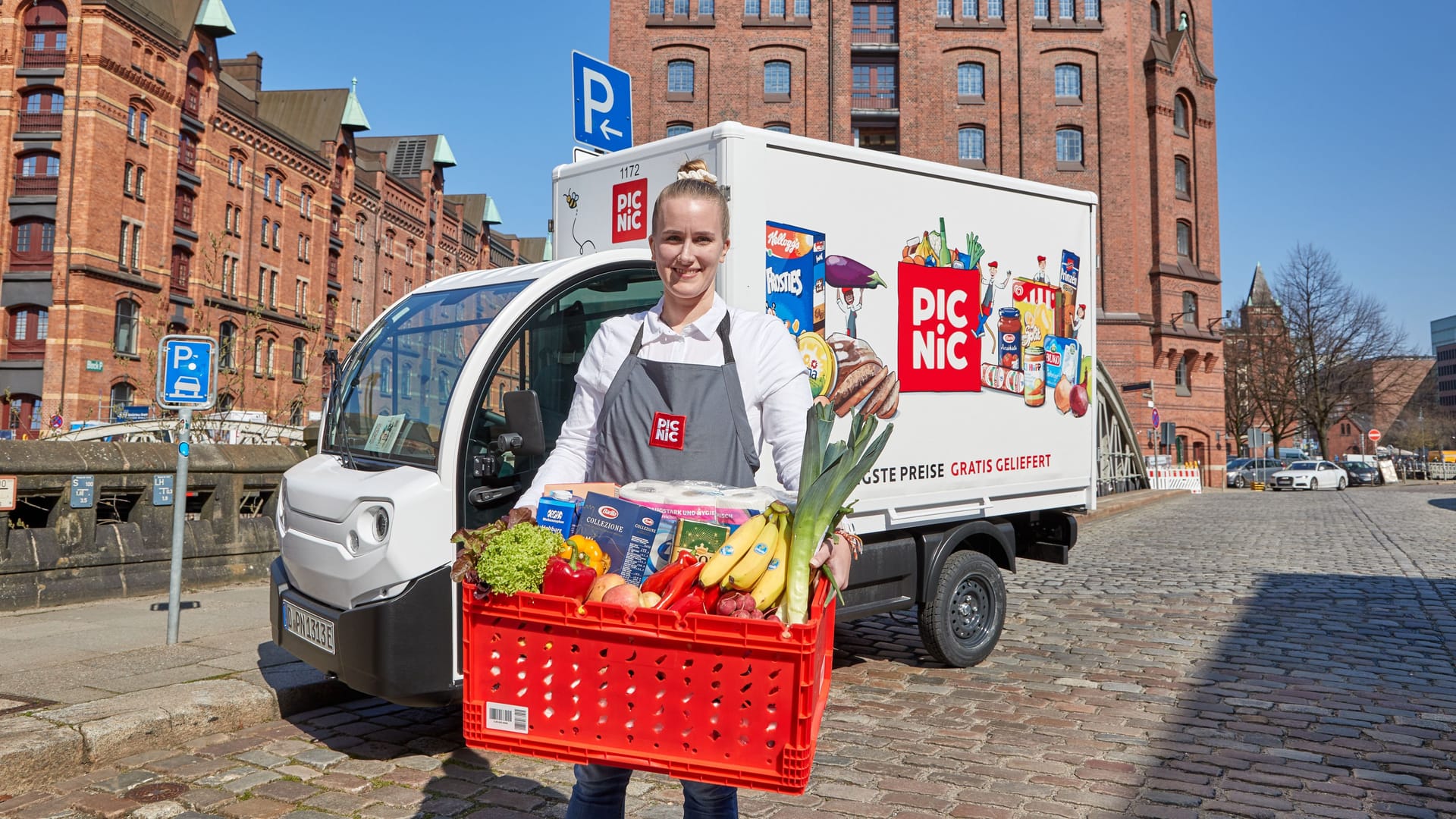 Picnic-Fahrerin Jamie Lee Schaare beim Testbetrieb in Hamburg: Der neue Lieferdienst startet an diesem Dienstag in der Hansestadt.