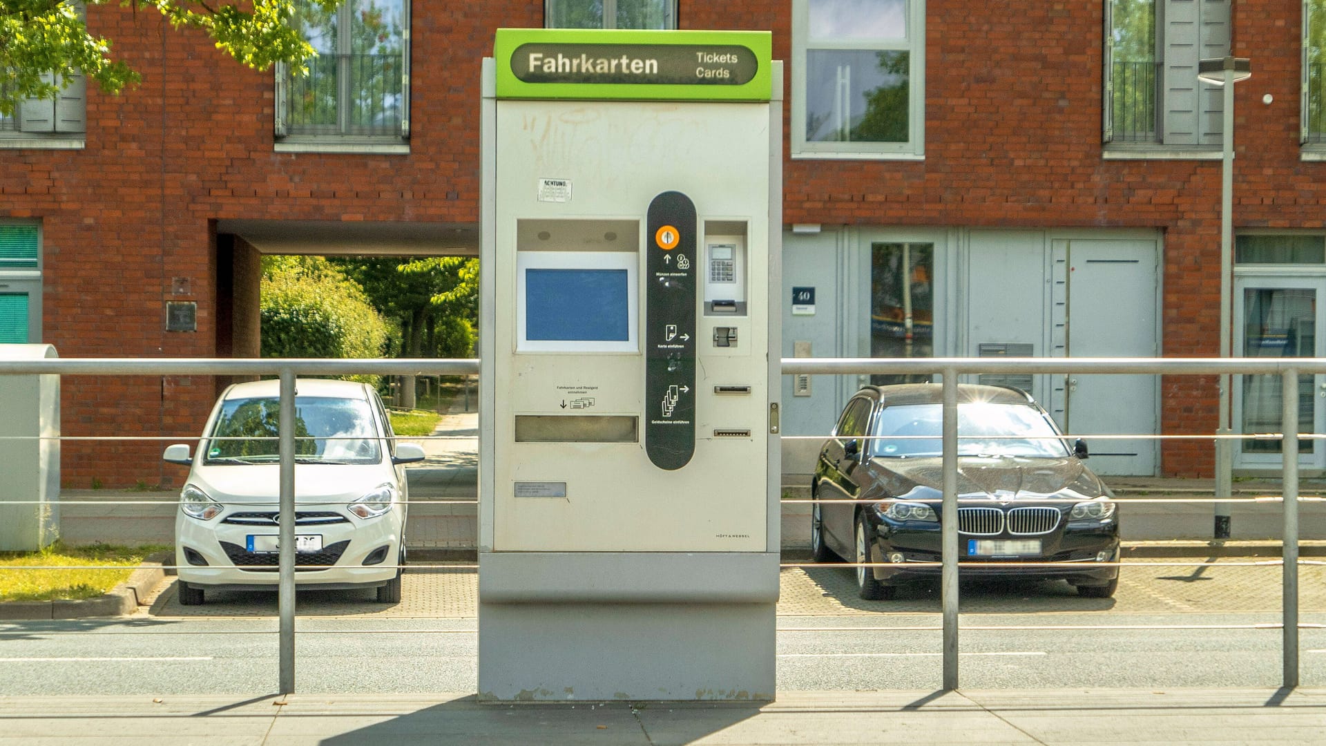 Fahrkartenautomat der Üstra Verkehrsbetriebe Hannover (Symbolbild): In Garbsen ist ein solcher Automat gesprengt worden.