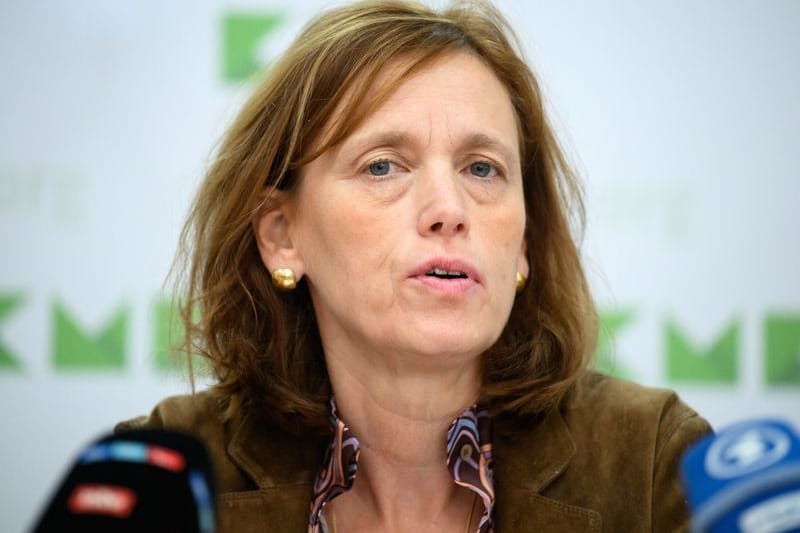 Schleswig-Holsteins Bildungsministerin Karin Prien (CDU) bei einer Pressekonferenz (Archivfoto). Sie weist auf die Ängste hin, die jüdische Mitbürger haben.