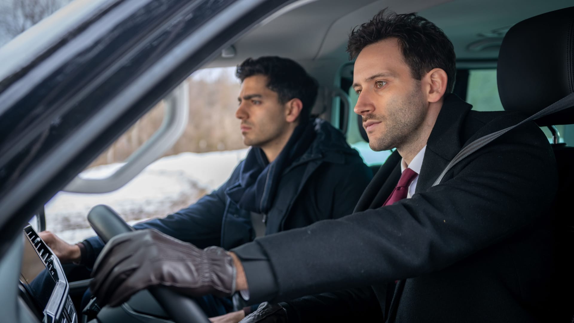 Tim Borys übernimmt die Rolle des Chauffeurs.