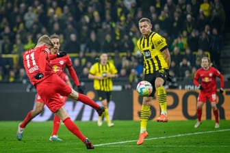 Timo Werner (l.) am Ball: In der Liga konnte der BVB Anfang März gegen Leipzig siegen.