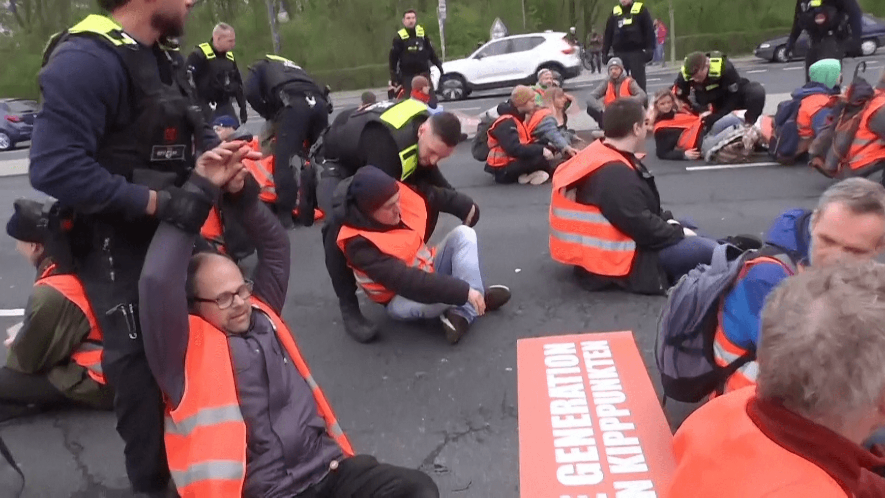 "Letzte Generation"-Protest In Berlin: Autofahrer Rasten Aus