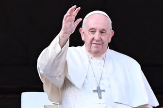 Papst Franziskus spricht den Segen "Urbi et Orbi": Mit der Segnung ist ein Ablass verbunden.