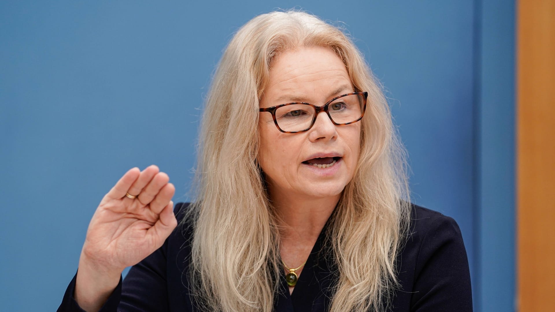 Kirsten Kappert-Gonther bei einer Pressekonferenz (Archivfoto): Von der geplanten Legalisierung erhofft sich die Politikerin unter anderem, dass der Schwarzmarkt zurückgedrängt wird.