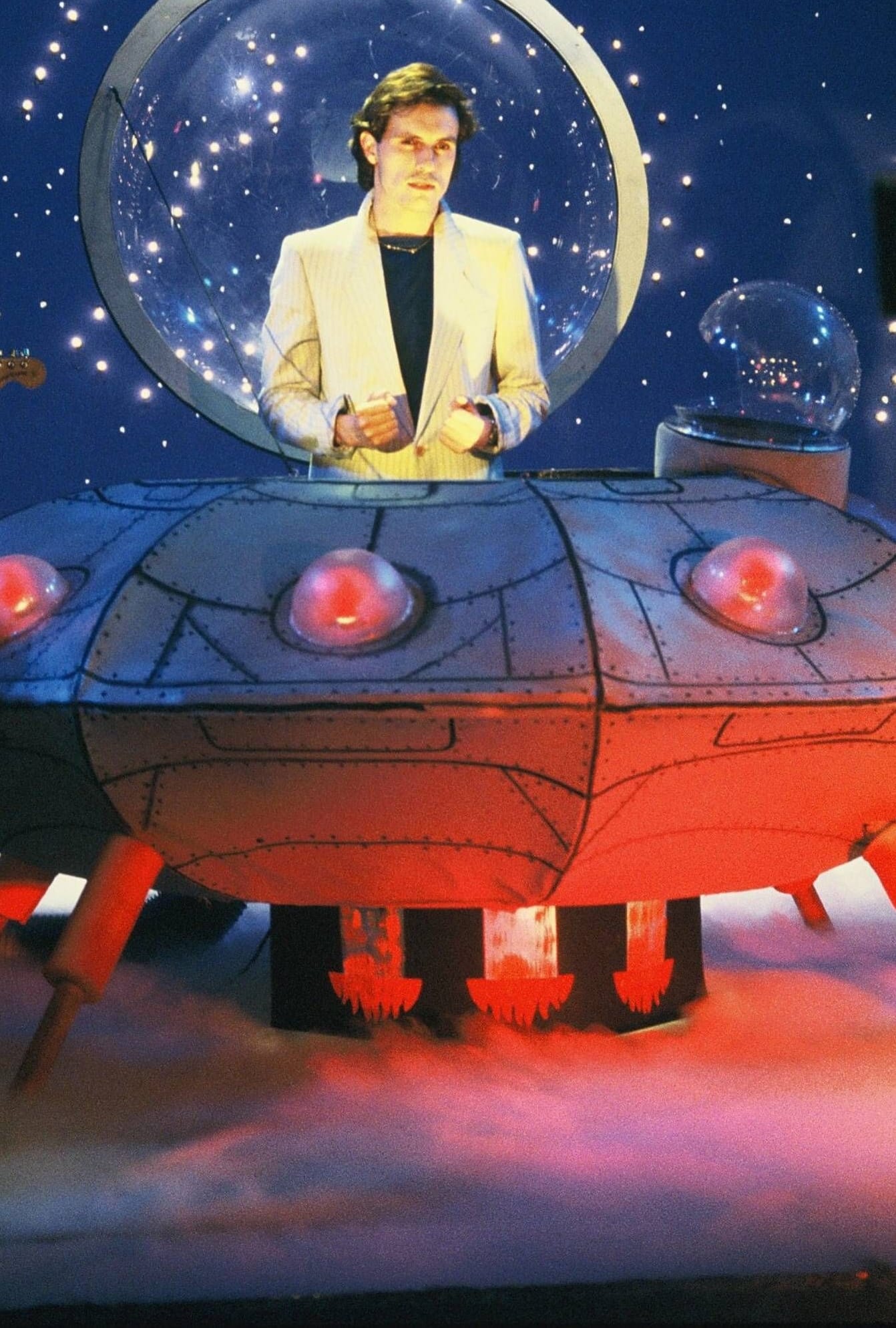 Sänger Peter Schilling bei einem Fernsehauftritt als Major Tom in einem Raumschiff.
