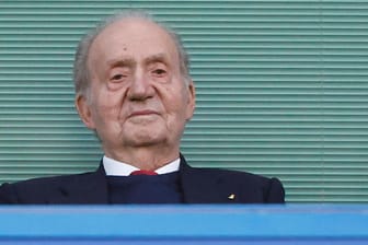 Spaniens Altkönig Juan Carlos: Er schaute sich am Dienstag das Champions-League-Viertelfinale zwischen Chelsea und Real Madrid an.