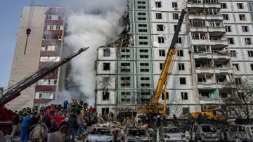 Ukraine Krieg - Angriff auf Wohnhaus in Uman