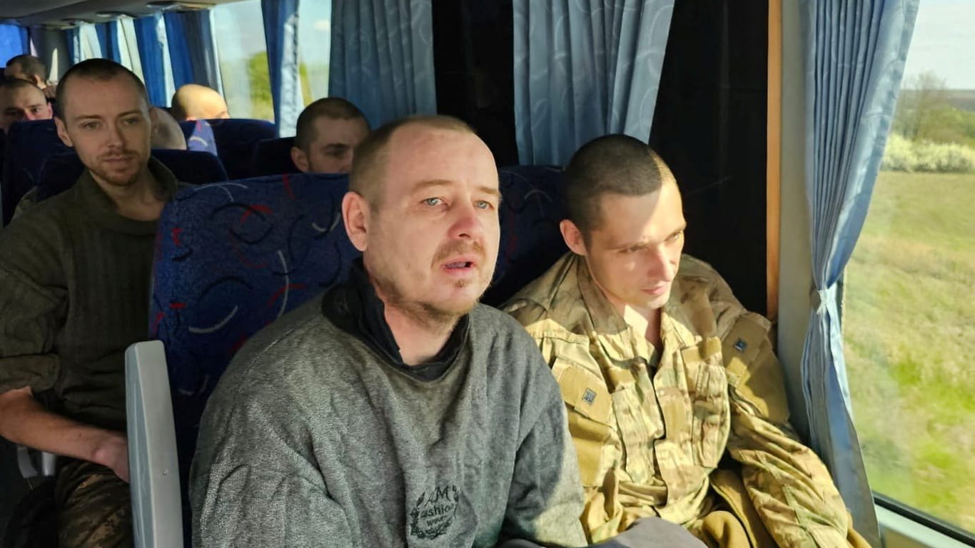Ukrainer nach dem Gefangenentausch mit Russland