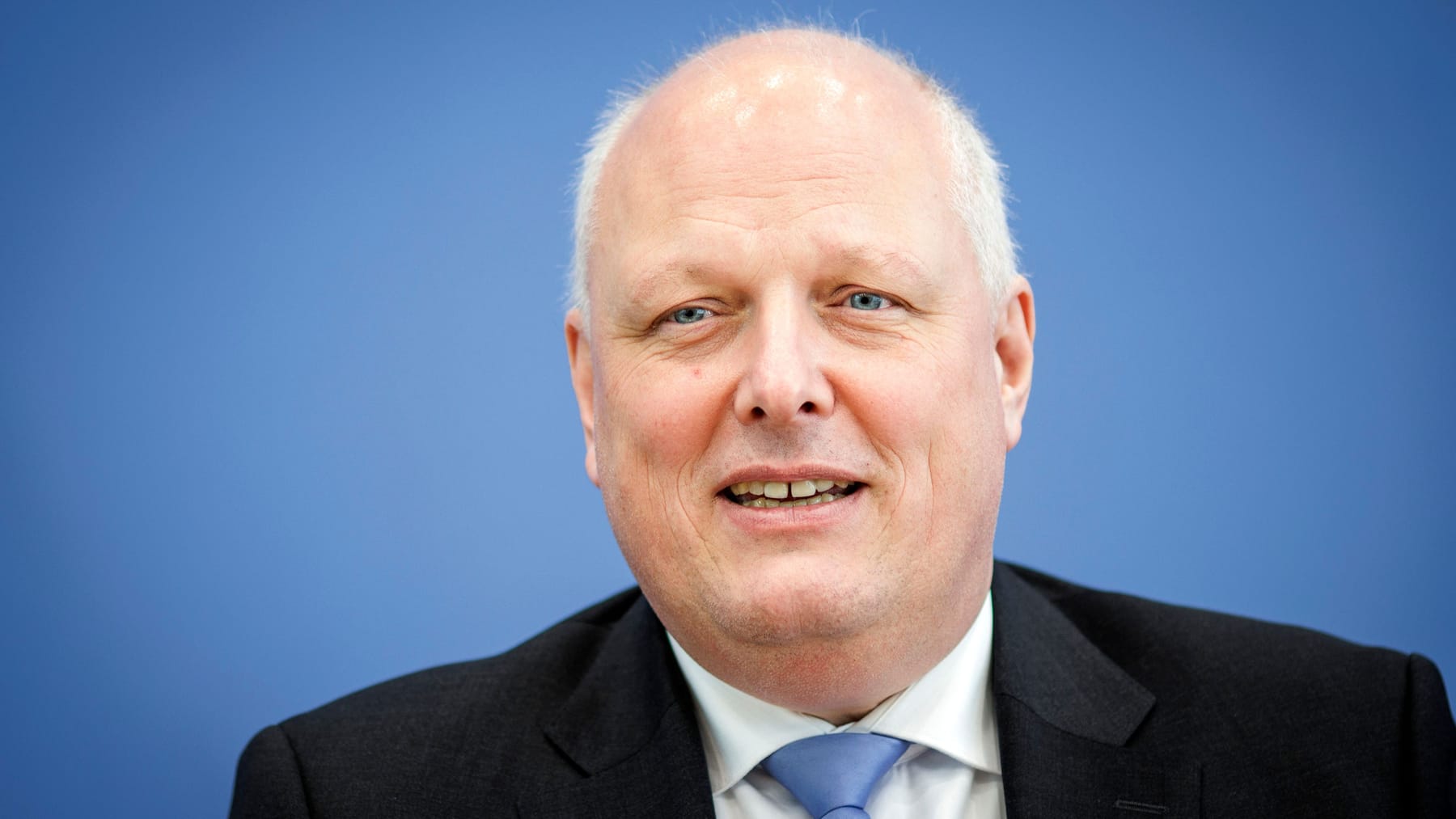 Digitalminister Wildberger Diese Chatkontrolle Pläne Gefährden Deutschland - e45bmj6