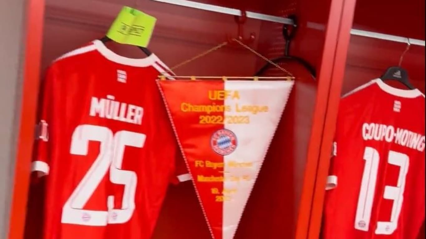 Verwirrung durch Social Media: In einem Video, das der FC Bayern rund eine Stunde vor Spielbeginn postete, war Müllers Trikot mit Kapitänsbinde zu sehen.