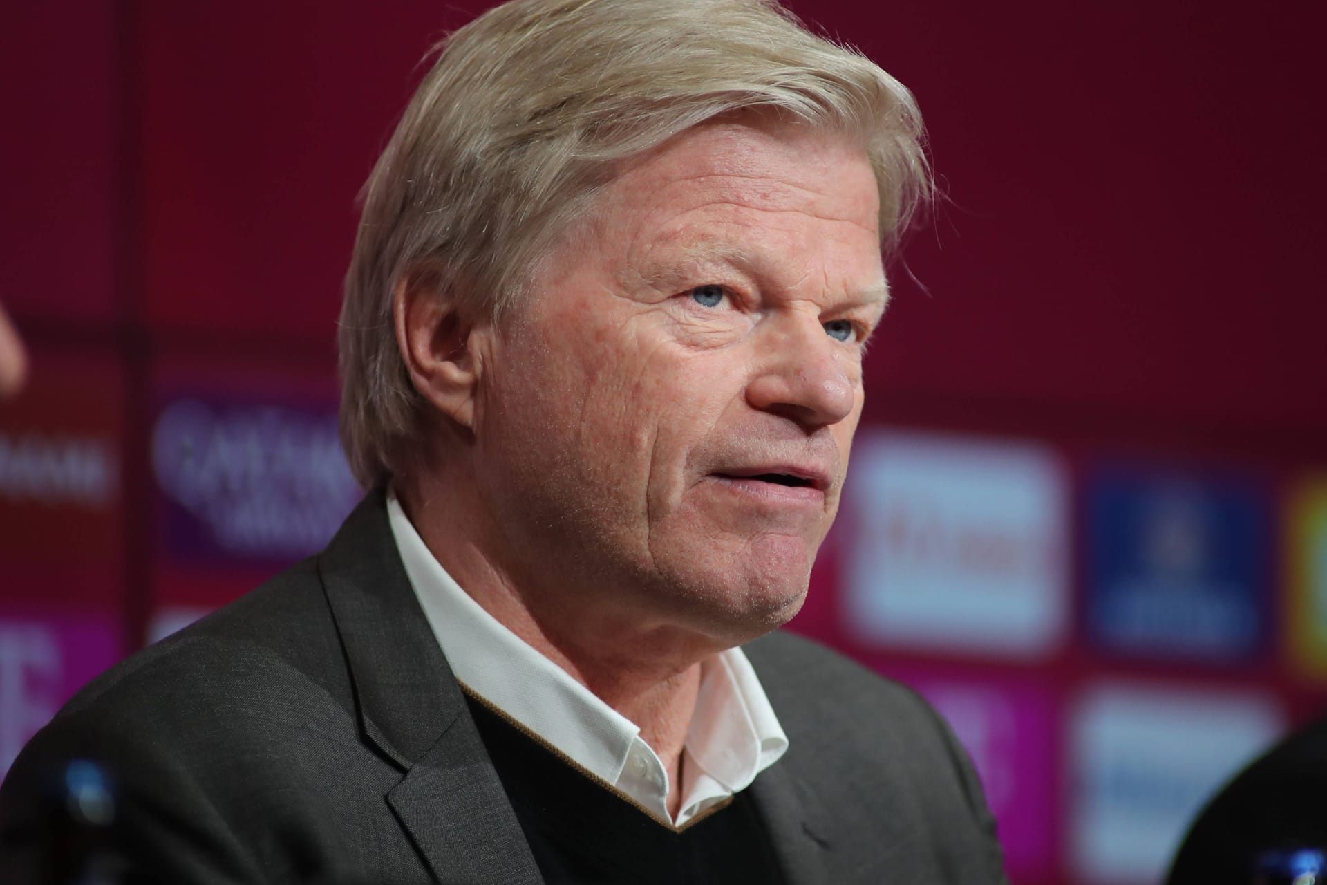 Oliver Kahn, hier auf einer Bayern-PK: Der Vorstandschef der Münchner ist angeschlagen.