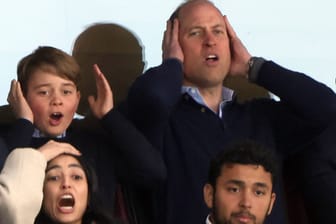 Prinz George und Prinz William: Sie durchlebten einer Zitterpartie des Klubs Aston Villa.