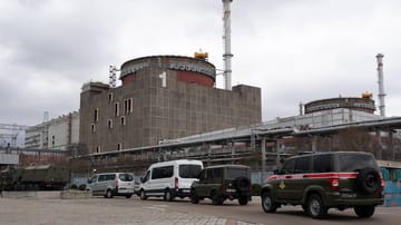 Zaporizhia nuclear plant: There are said to be repeated explosions in the vicinity.