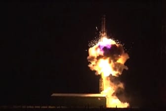 Start der Interkontinentalrakete (Videoscreenshot): Russland hat die Rakete auf einem Testgelände in Kasachstan abgefeuert.